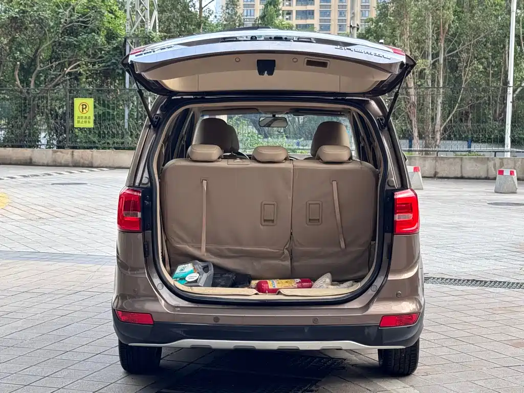 Baojun 730 1.8 L iAMT Luxury 7-seat