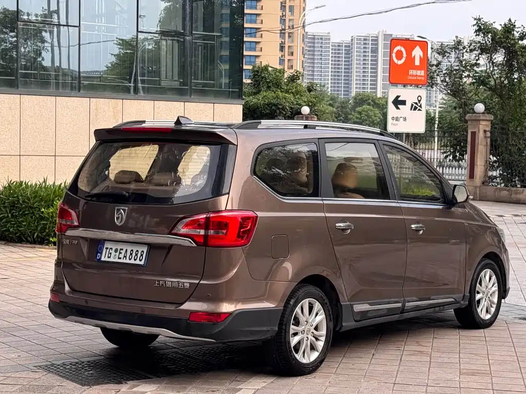 Baojun 730 1.8 L iAMT Luxury 7-seat
