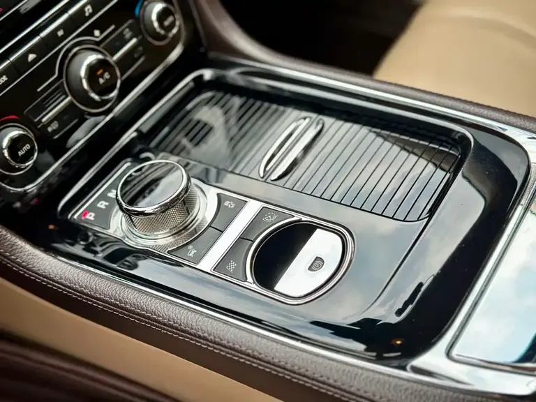 Jaguar XJ XJL 2.0 T Graceful Business