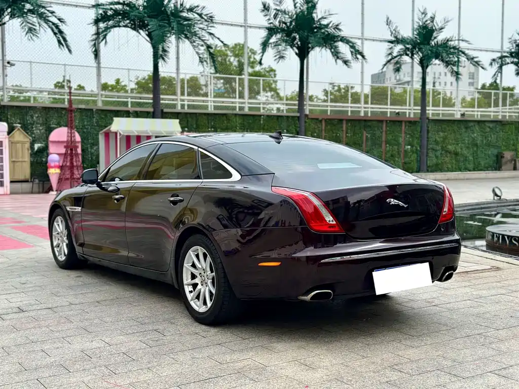 Jaguar XJ XJL 2.0 T Graceful Business