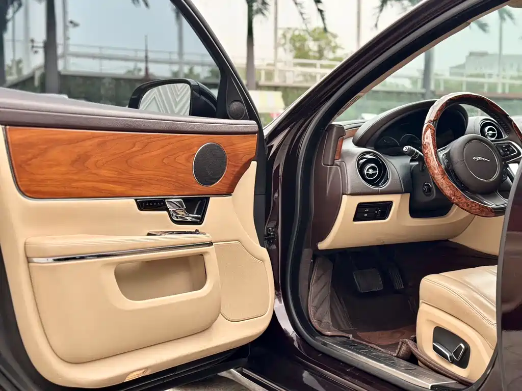 Jaguar XJ XJL 2.0 T Graceful Business