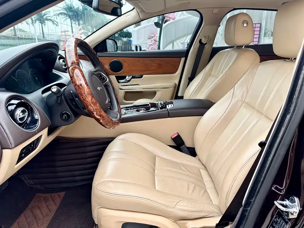 Jaguar XJ XJL 2.0 T Graceful Business