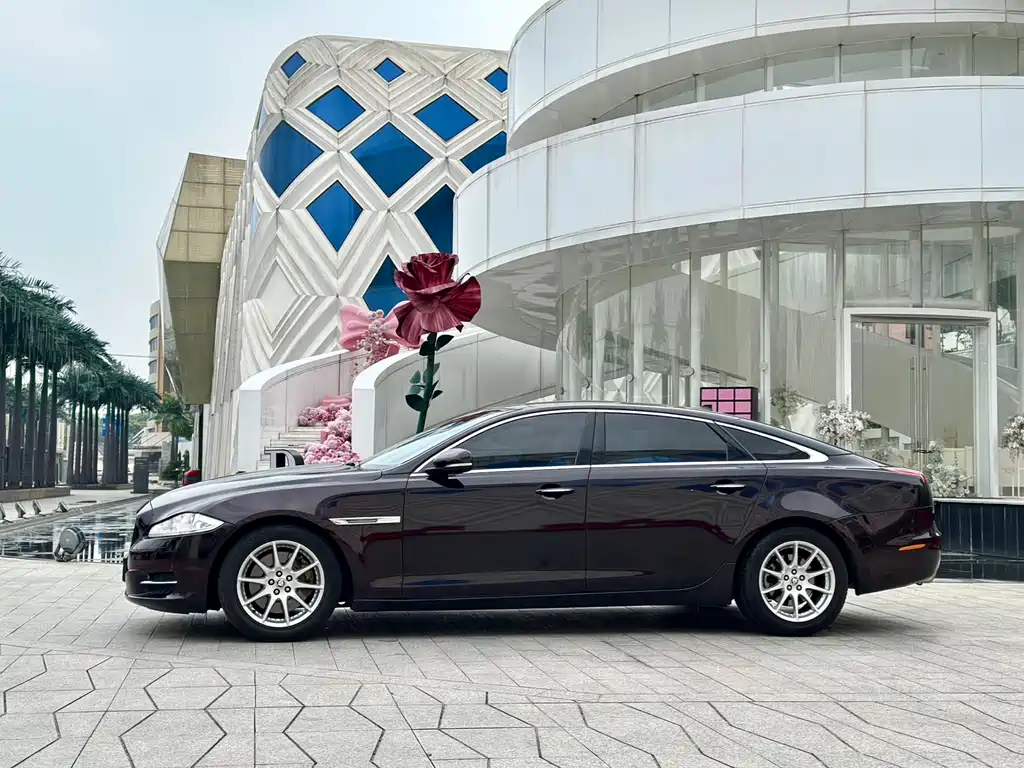 Jaguar XJ XJL 2.0 T Graceful Business