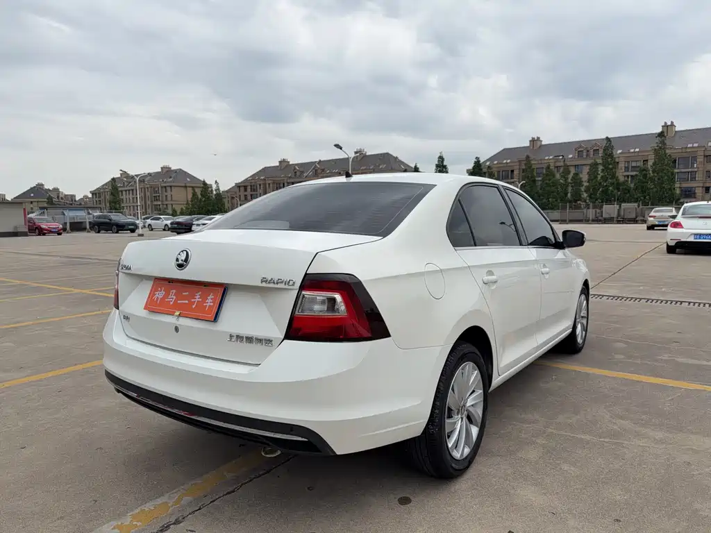 Rapid 1.6 L Auto Comfort