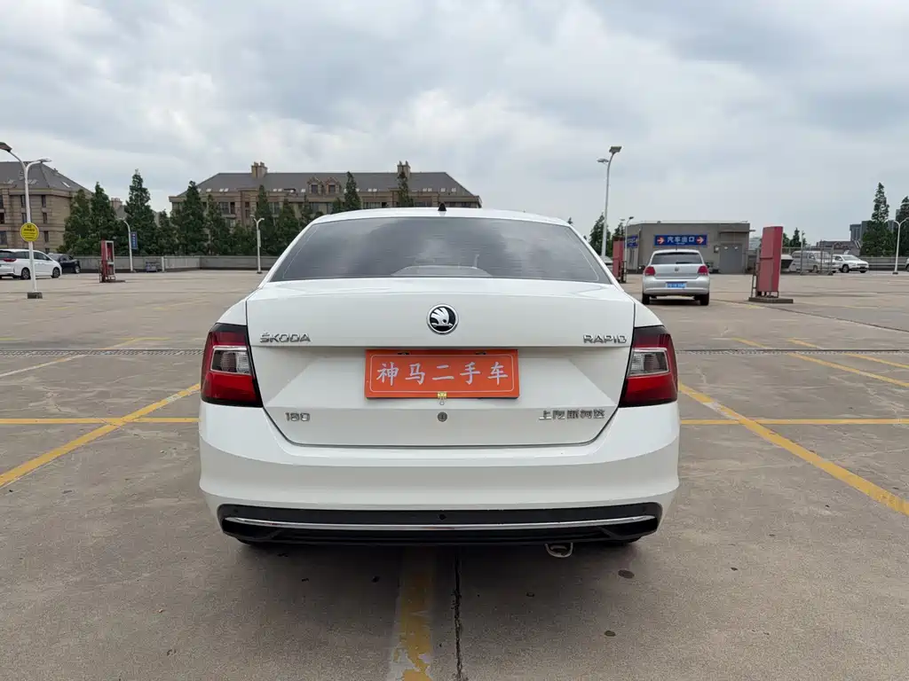 Rapid 1.6 L Auto Comfort