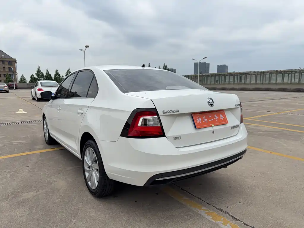 Rapid 1.6 L Auto Comfort