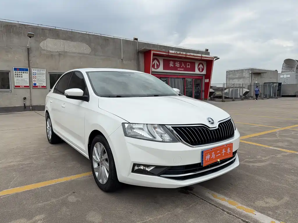 Rapid 1.6 L Auto Comfort