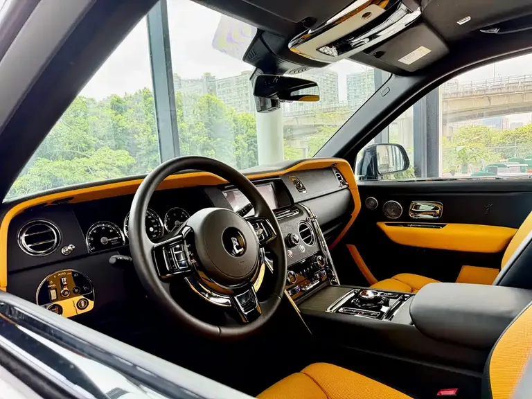 Rolls-Royce Cullinan 4-seat