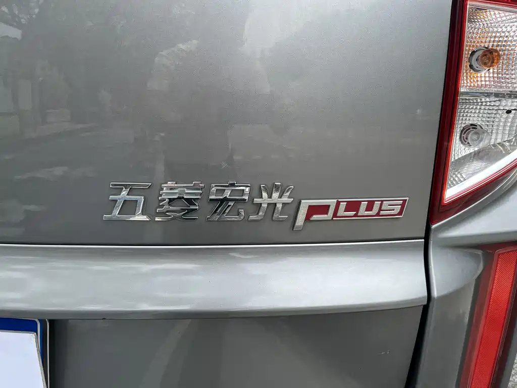 Wuling Hongguang PLUS 1.5 T Manual Luxury 7-seat