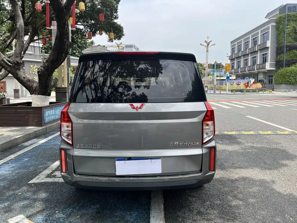 Wuling Hongguang PLUS 1.5 T Manual Luxury 7-seat