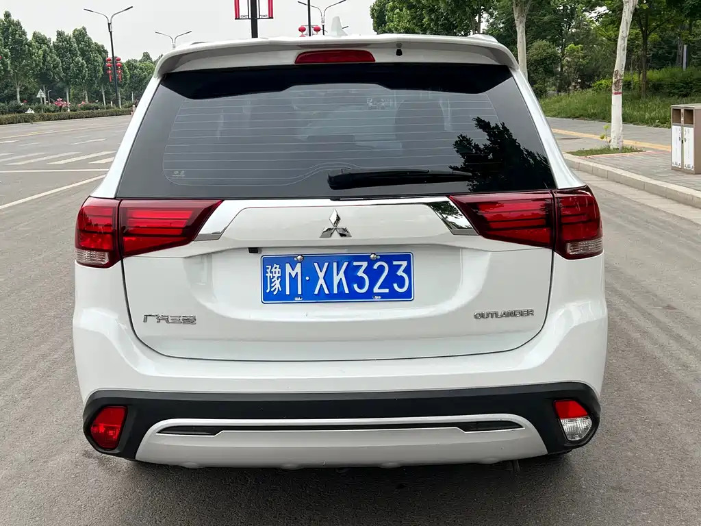 Outlander 2.0 L 2 WD Smooth Enjoyment 7-seat CN-VI