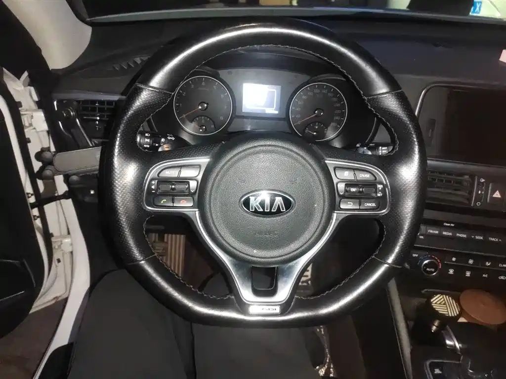 Kia K5 1.6 T Auto LUX