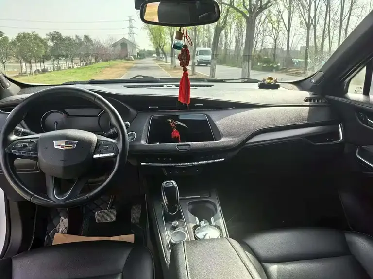 Cadillac XT4 Facelift 28 T 2 WD Leading