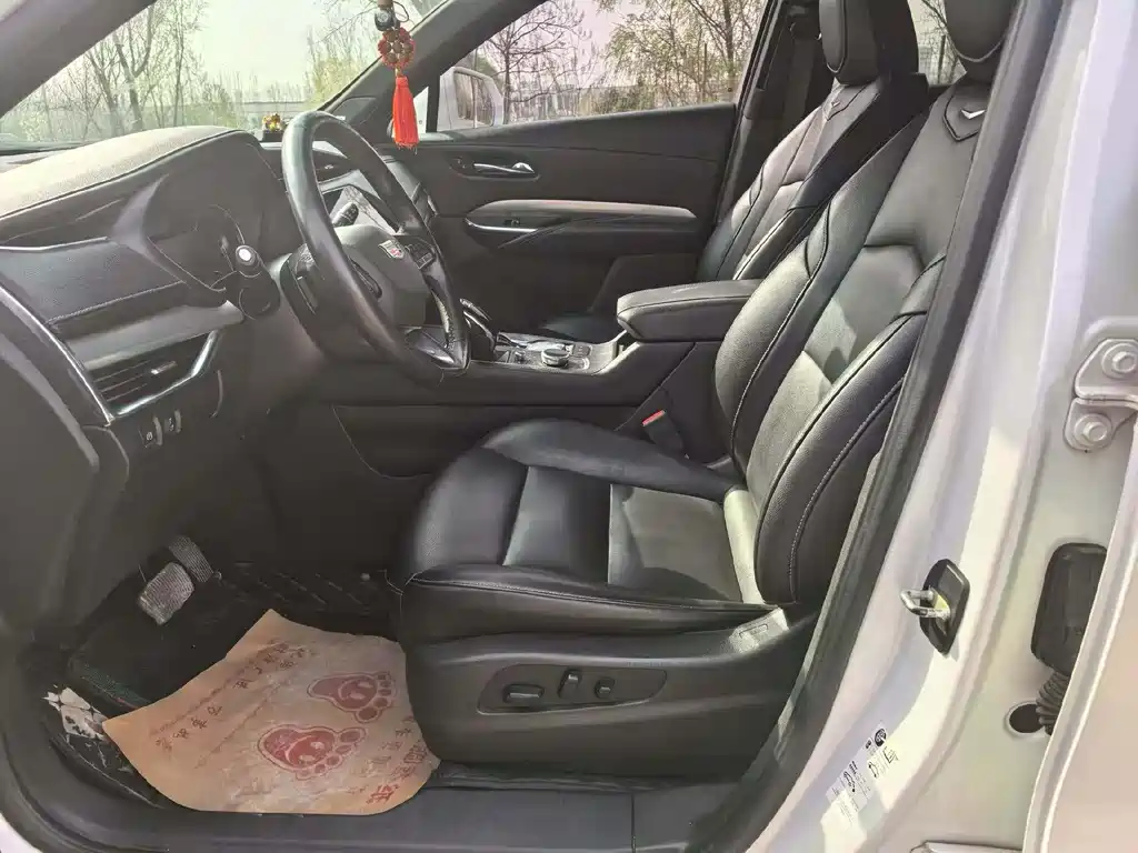 Cadillac XT4 Facelift 28 T 2 WD Leading