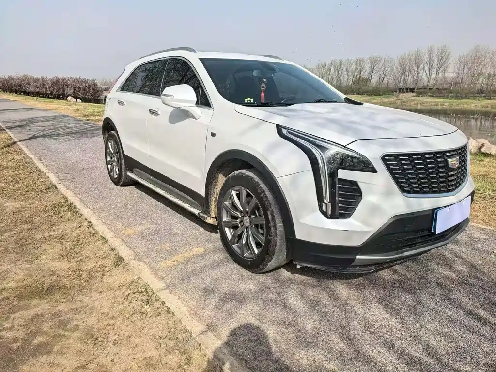 Cadillac XT4 Facelift 28 T 2 WD Leading