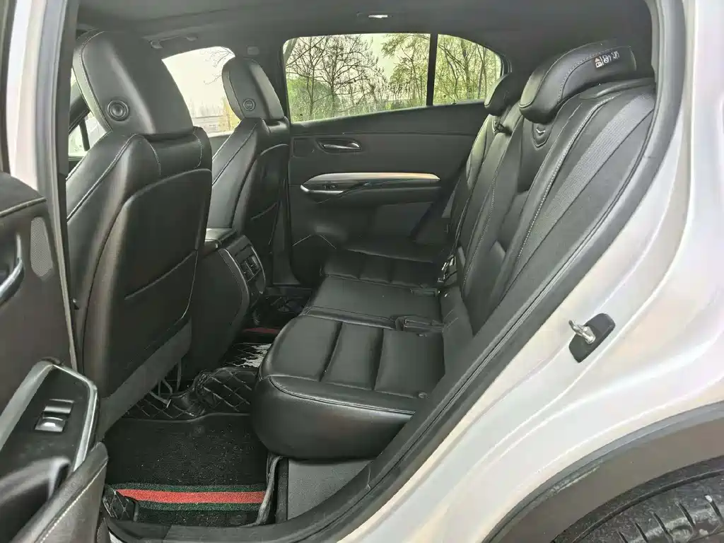 Cadillac XT4 Facelift 28 T 2 WD Leading