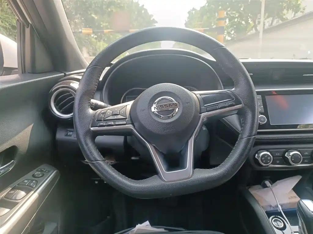 Kicks 1.5 L CVT Smart Travel