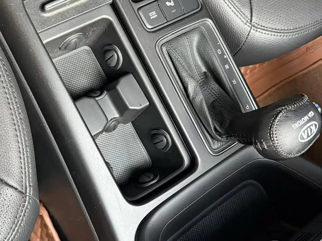 Sorento 索兰托 2013款 2.2 T 5座柴油豪华版