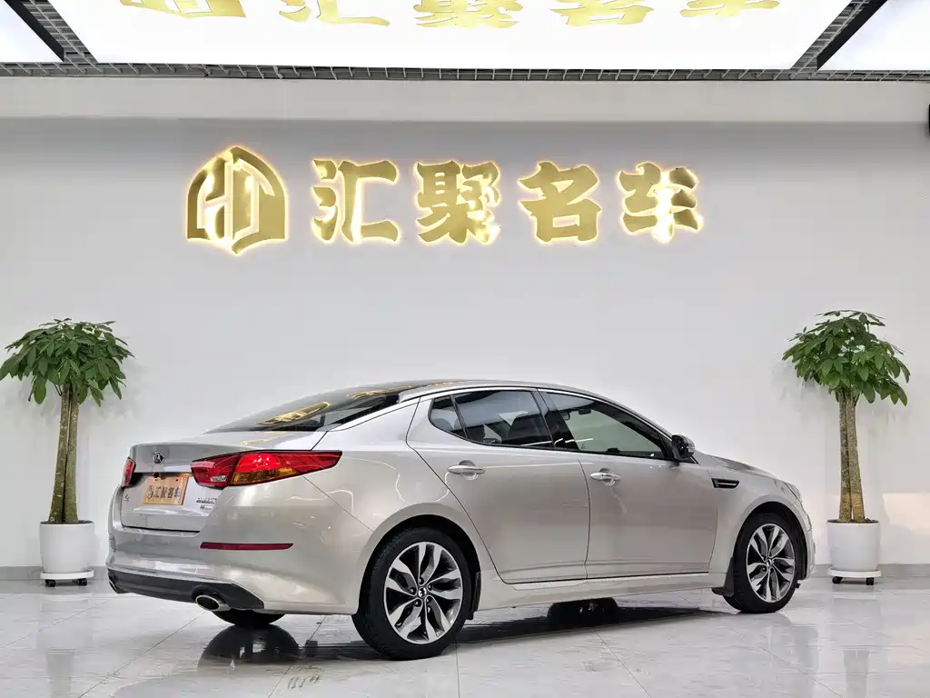 Kia K5 2.0 L Auto Luxury