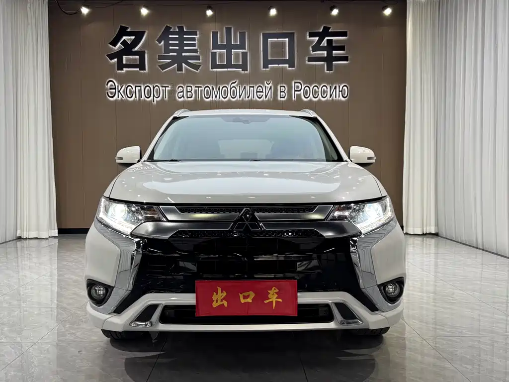 Outlander 2.0 L 2 WD Smooth Enjoyment 5-seat