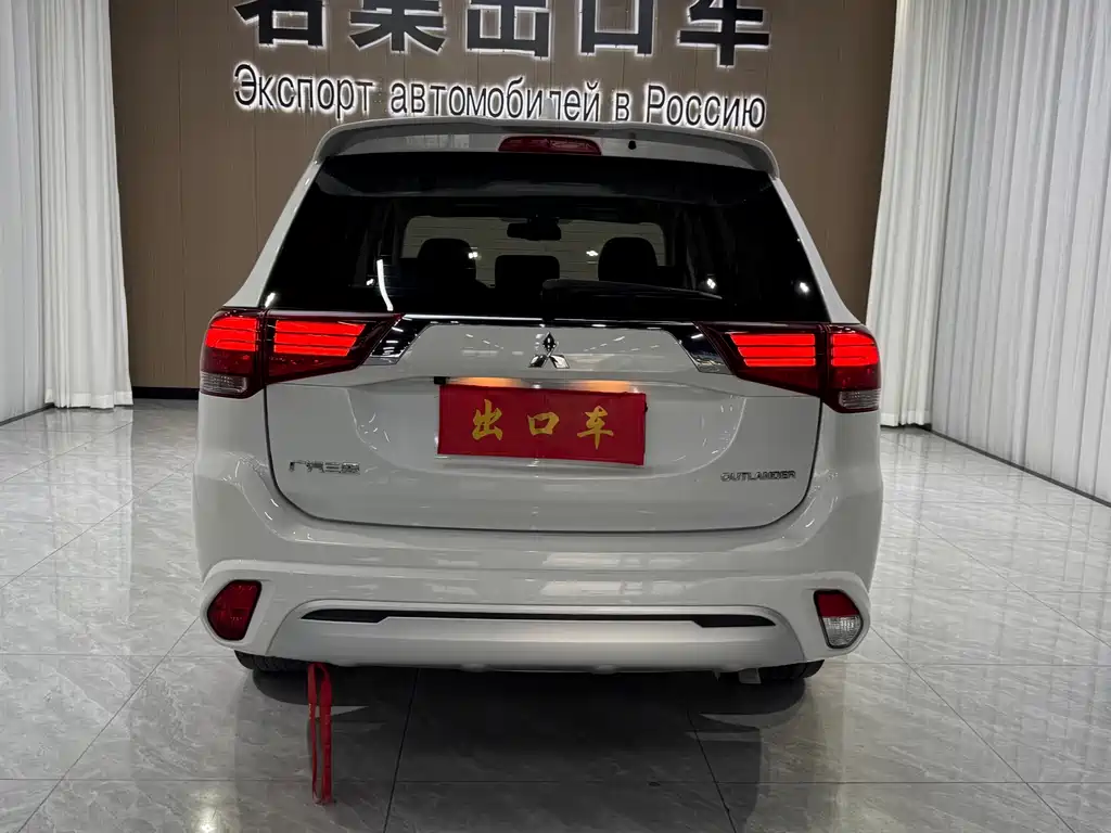 Outlander 2.0 L 2 WD Smooth Enjoyment 5-seat