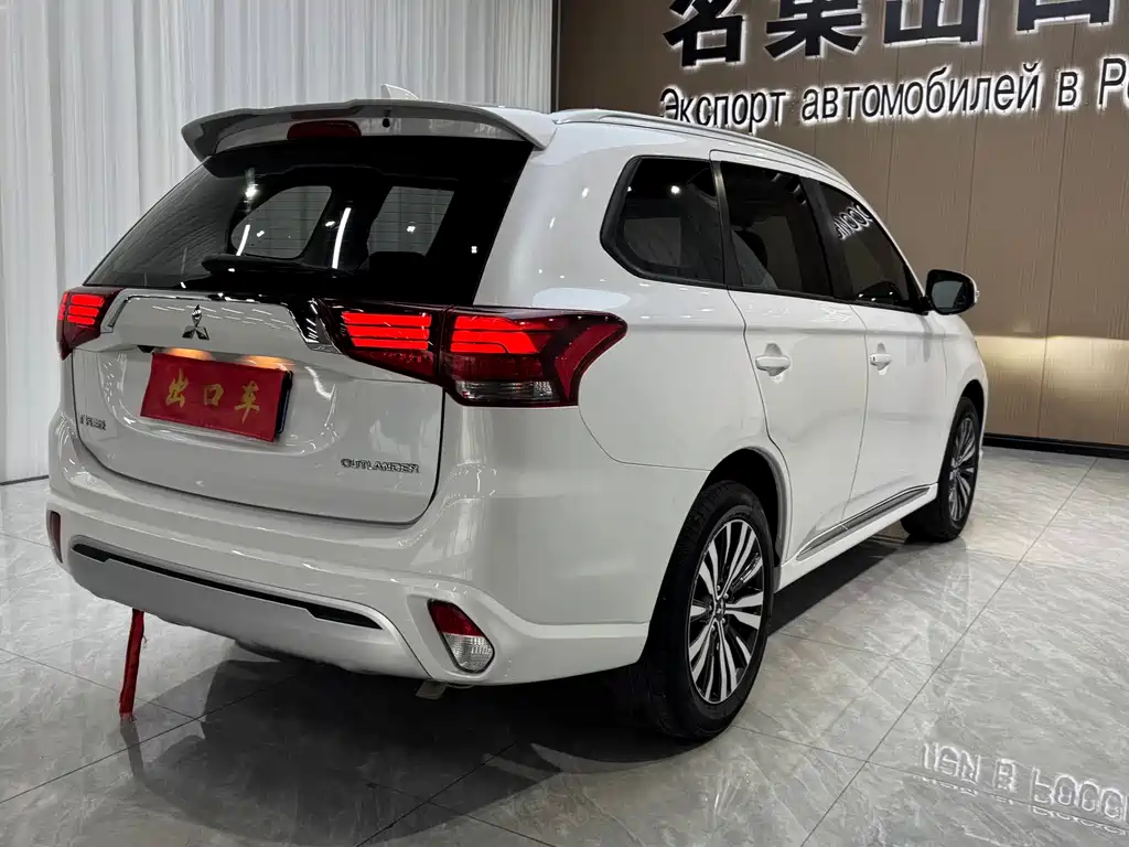 Outlander 2.0 L 2 WD Smooth Enjoyment 5-seat