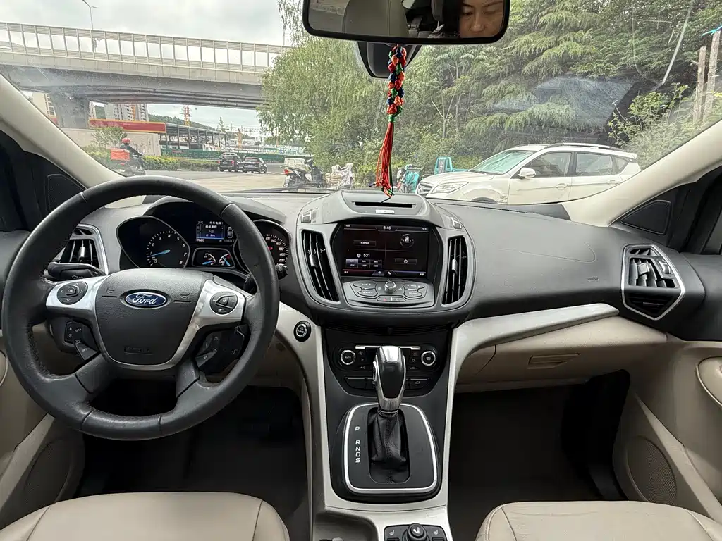 Kuga 1.6 L GTDi 4 WD Elite