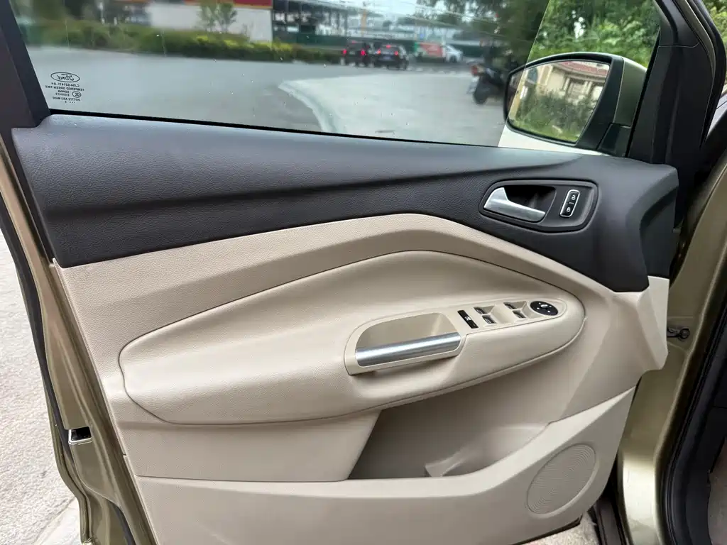 Kuga 1.6 L GTDi 4 WD Elite