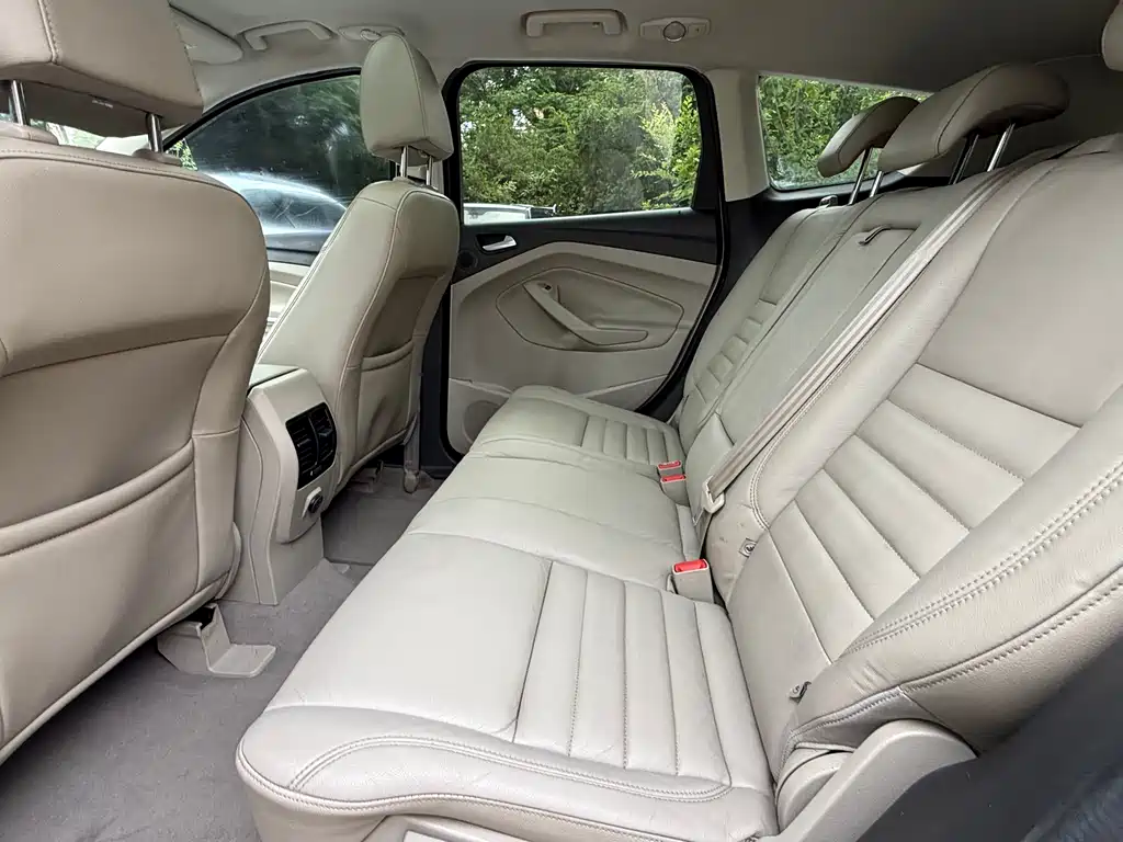 Kuga 1.6 L GTDi 4 WD Elite