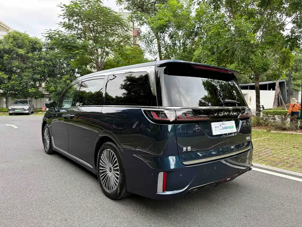 Voyah Dreamer PHEV 4 WD Flagship Kunpeng