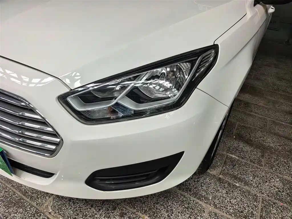 Escort Facelift 1.5 L Auto Quality Enjoyment( ) CN-VI