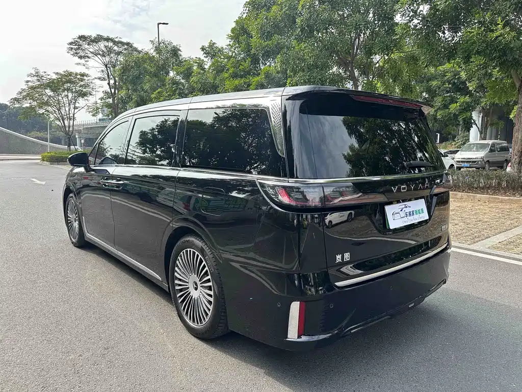 Voyah Dreamer PHEV 4 WD Flagship Kunpeng