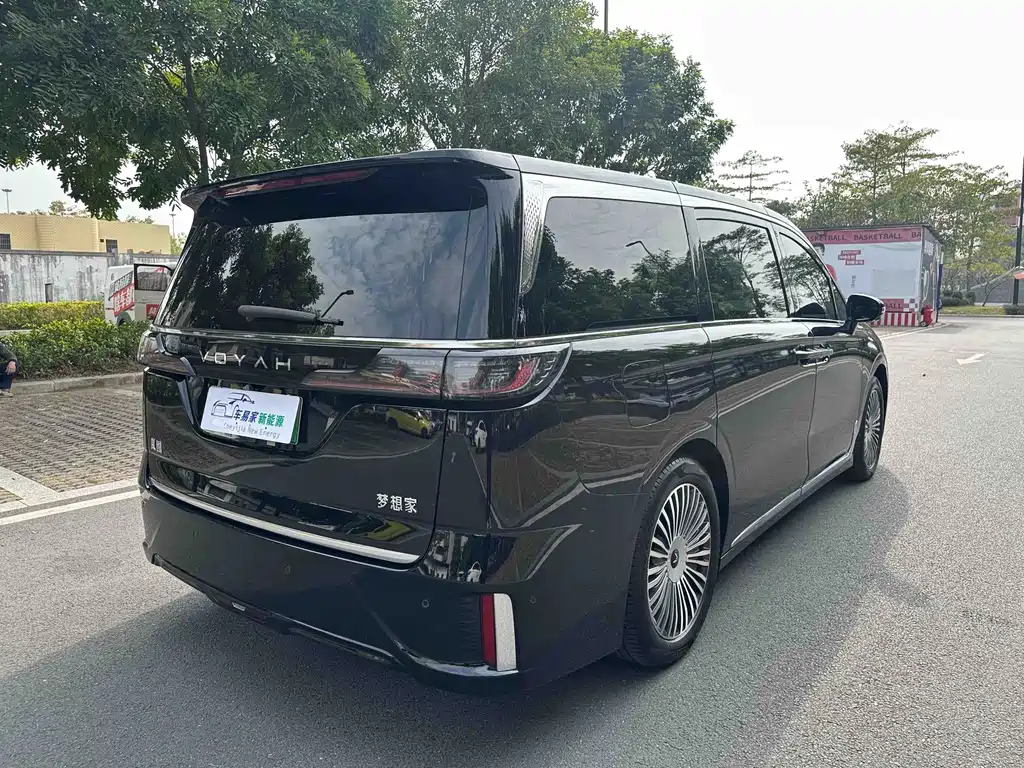 Voyah Dreamer PHEV 4 WD Flagship Kunpeng