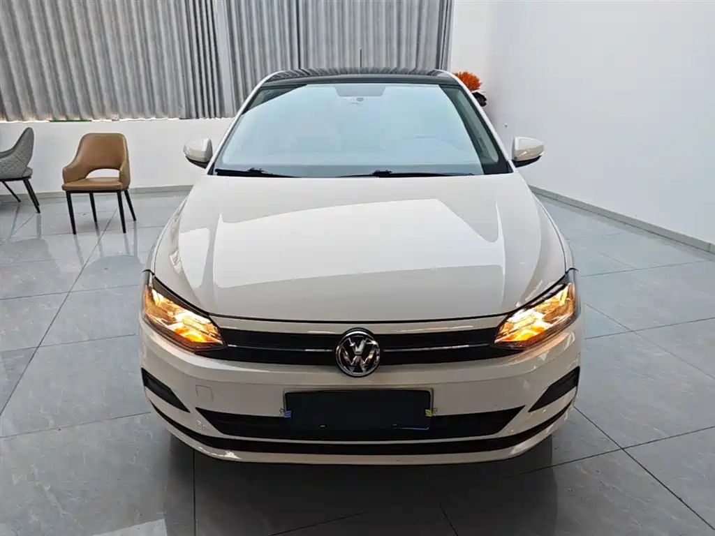 Polo Plus 1.5 L Auto Colorful Tech