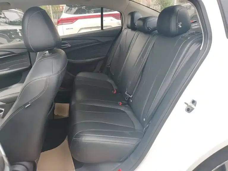 Roewe i5 1.5 L Auto 4 G Connected Bright Grand