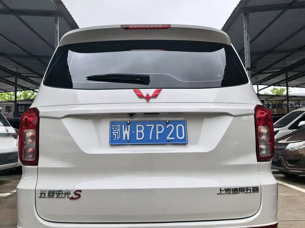 Wuling Hongguang Facelift 1.5 L S Comfort Electric Assist LAR