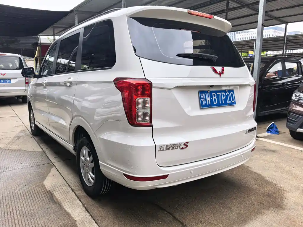Wuling Hongguang Facelift 1.5 L S Comfort Electric Assist LAR