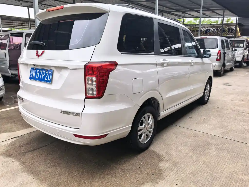 Wuling Hongguang Facelift 1.5 L S Comfort Electric Assist LAR