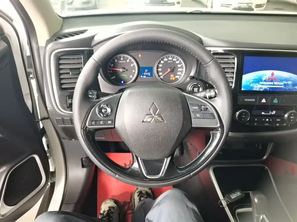 Outlander 2.0 L 2 WD Glory 5-seat