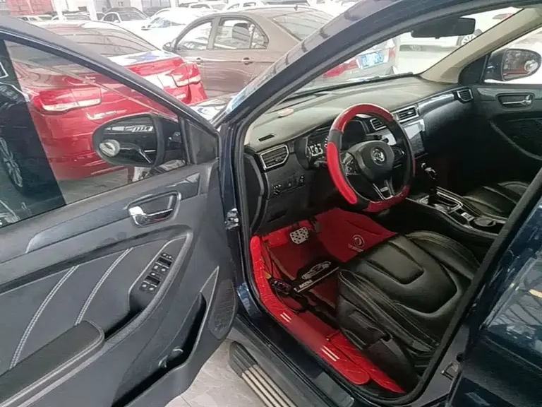 Dongfeng Fengguang 580 1.5 T CVT Luxury