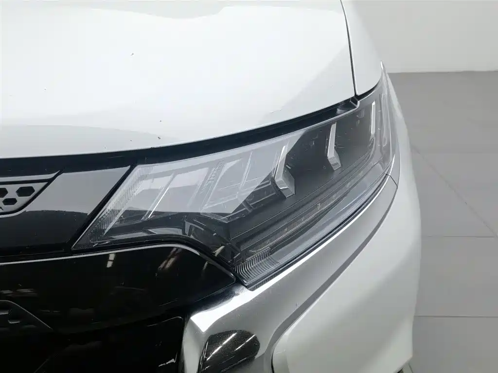 Outlander 2.4 L 4 WD 5-seat