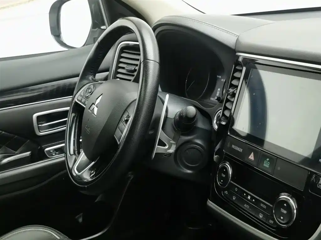 Outlander 2.4 L 4 WD 5-seat