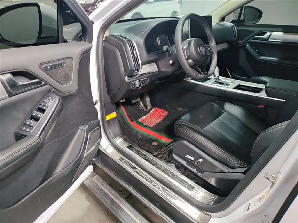 Tang 2.0 T Auto Connected Honored 7-seat CN-VI