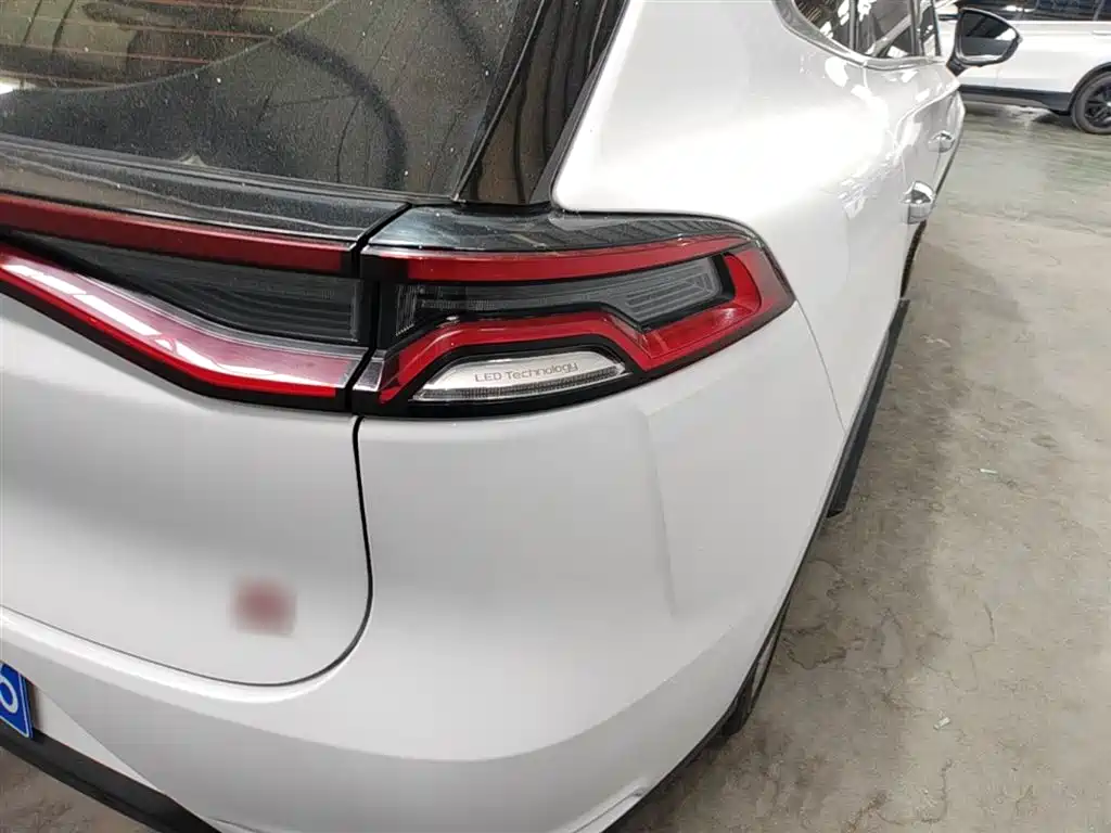 Tang 2.0 T Auto Connected Honored 7-seat CN-VI