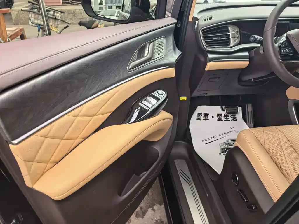 Denza D9 DM-i Smart Drive 1020 4 WD Premium