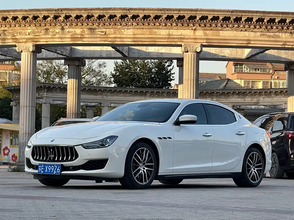 Ghibli 2.0 T Sharp Edge