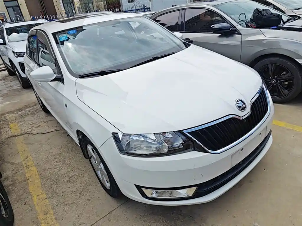Rapid Spaceback Facelift 1.6 L Auto Creation