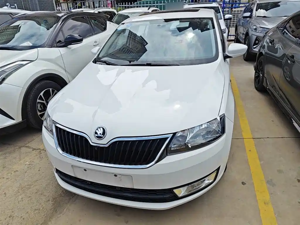 Rapid Spaceback Facelift 1.6 L Auto Creation