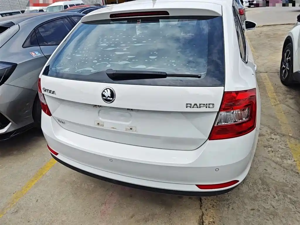Rapid Spaceback Facelift 1.6 L Auto Creation
