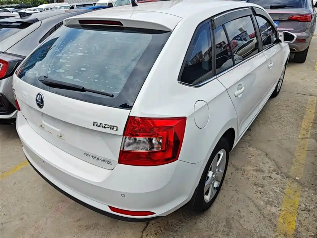 Rapid Spaceback Facelift 1.6 L Auto Creation
